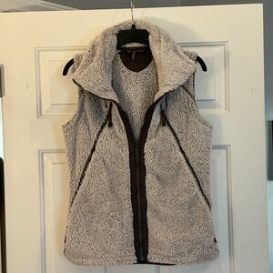 Kuhl Flight Vest Stone Full Zip Stowaway Hoodie Women’s Medium